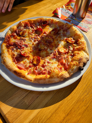Photo 1 - Yolo pizza