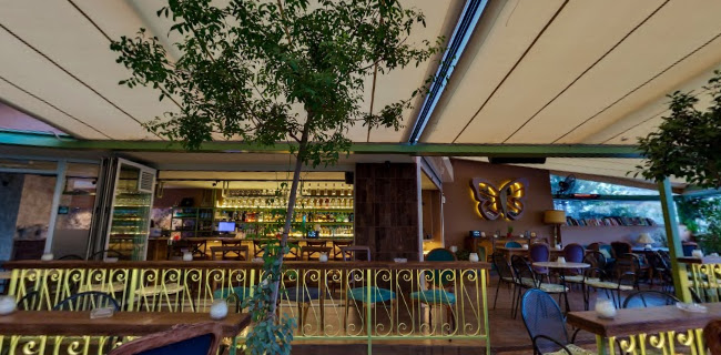 Λεωφόρος Πεντέλης 8 , Στρατάρχου Παπάγου 5, Χαλάνδρι 152 33