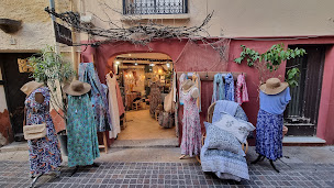 Photo n°1 de La Plage rouge à Collioure (Magasin de vêtements)