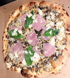 Photo n°27 de Woodtime - Pizzas Authentiques au Feu de Bois & Sandwichs (1 Pizza Achetée = 1 Pizza Offerte ) à Argenteuil (Restaurant)