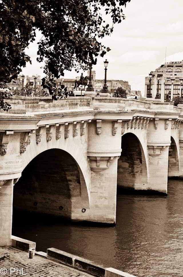 Quai des Saints-Pères