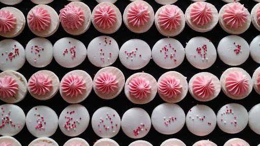 Macarons Galore - Visual