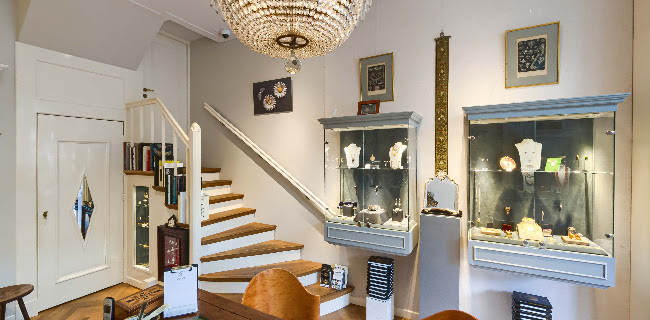 Dekker Antiquairs - Amsterdam