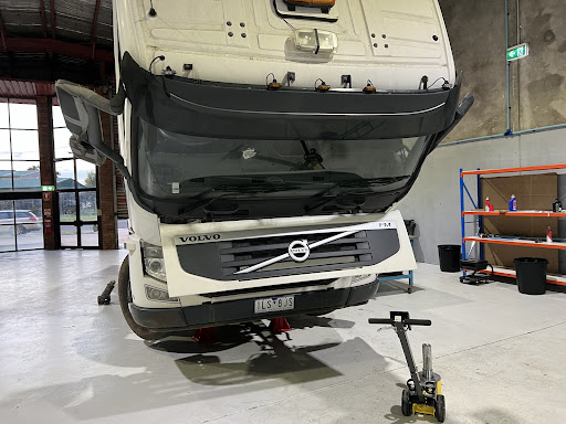 ENGINE WORKS - Visual