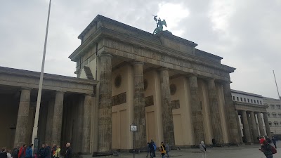 Photos of R&aacute;in