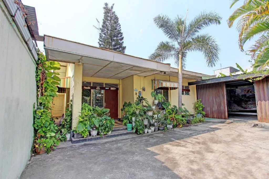 WILUDJENG Guest House near Alun Alun Sragen Mitra RedDoorz