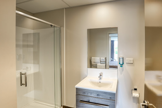 Ramada Suites by Wyndham Queenstown Remarkables Park by null