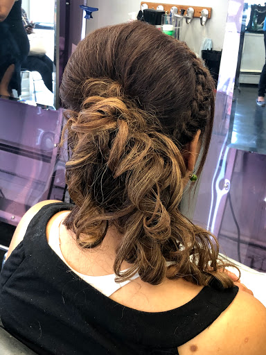 Mary's Unisex Beauty Salon