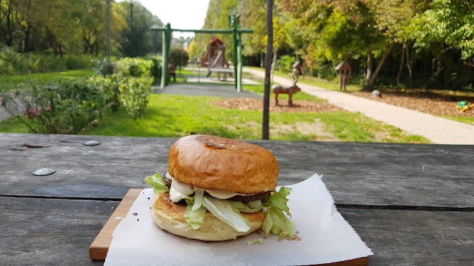 Kalóz Burger and More, Author: Kristóf Tomaskovics