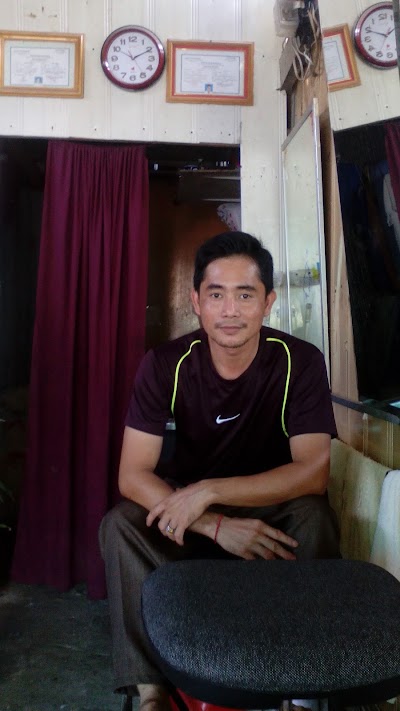 Photos of ហាងកាត់សក់កន្ត្រៃយក្ស Barber Shop