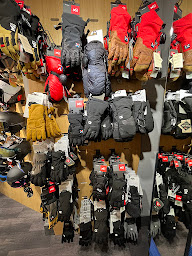 Photo n°5 de MILLET VAL THORENS EXPERT SHOP à Les Belleville (Magasin de vêtements de sport)