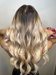 Photo n°5 de Coiffeur Orgères - Salon nuance - Salon de coiffure à Orgères (Salon de coiffure)