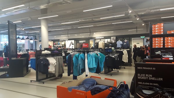 laag teleurstellen Huisdieren Nike Factory Store, Groningen — adres, telefoon, openingstijden,  beoordelingen