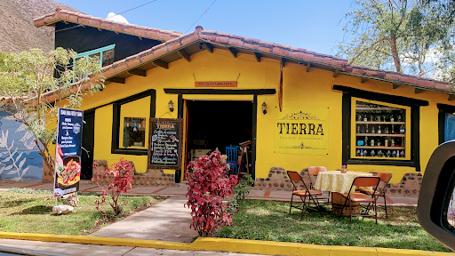 Tierra Cocina Artesanal / Urubamba