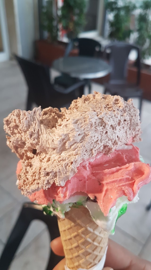 Gelateria Yogurteria Vezzosi