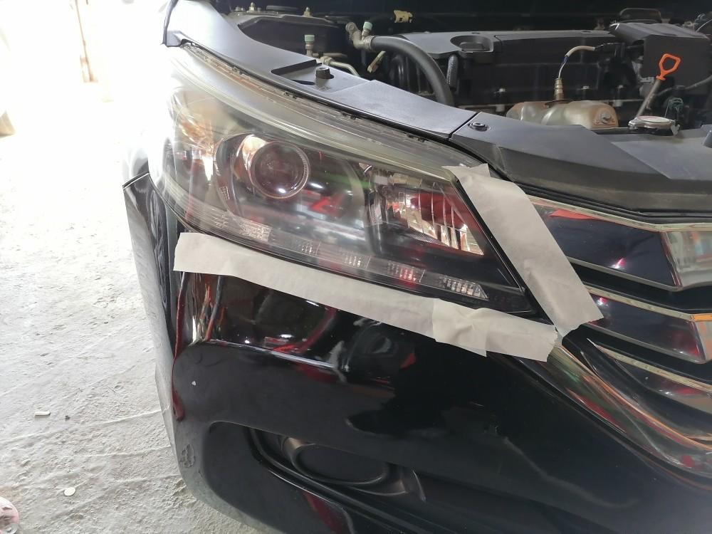 كهربائي سيارات وبرمجة حساسات و تلميع الأنوار و الشمعات و كل ما يختص بالصيانة الاضاءة - صورة 2