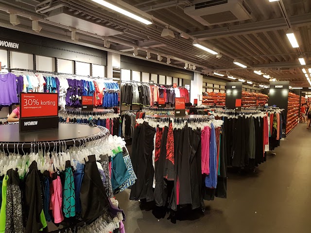 houding anker onderwijzen Mapstr - Shopping Nike Clearance Store Utrecht - Tienda ropa, Winkelen