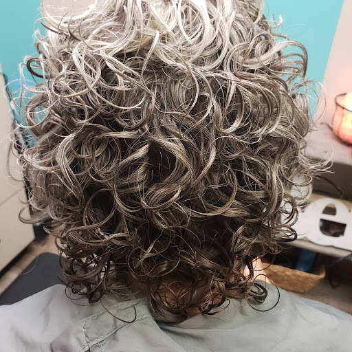 Bethany Hunt curly hair studio - Thumbnail