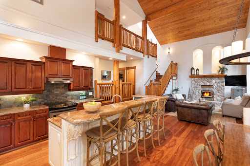 Bob Cameron PREC - RE/MAX Sea to Sky Real Estate Realtor - Thumbnail