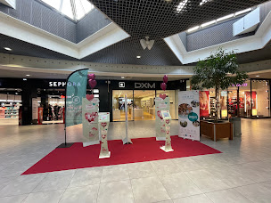 Photo n°21 de Centre Commercial La Madeleine-Carrefour Saint-Malo à Saint-Malo (Centre commercial)