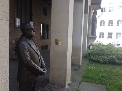 Photos of V&ouml;r&ouml;smarty Mih&aacute;ly K&ouml;nyvt&aacute;r