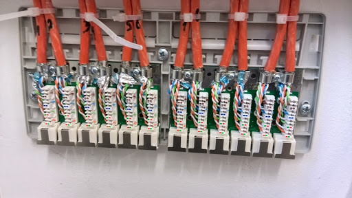 TWOWAVES IT und Elektro Dienstleistungen