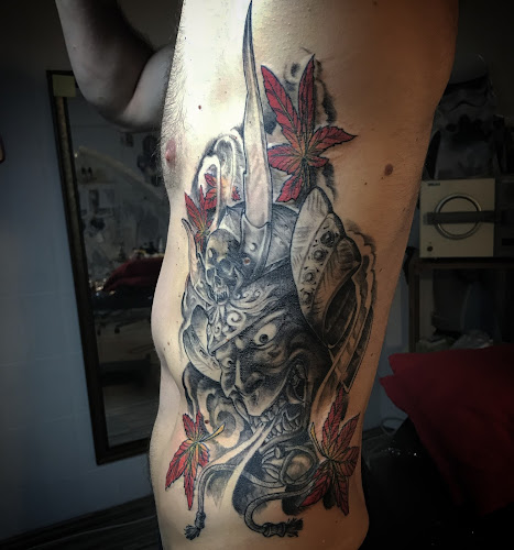 Doro Dagger (Tätowiererin bei Bella Ink)