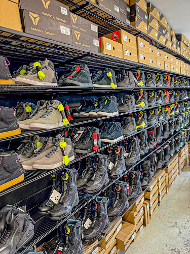 4ride.pl - Sklep motocyklowy Poznań - 3x większy wybór po remoncie - Sklep motocyklowy