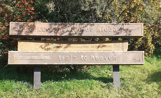 Rzeźba „Pociąg do nieba”. Sculpture "Train to Heaven". Bildhauerei "Zug in den Himmel". Sochárstvo "Vlak do neba" - Muzeum