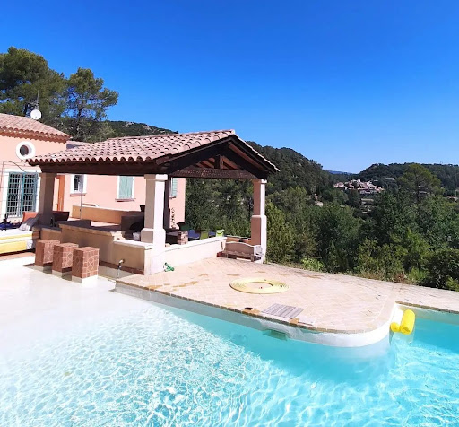 Photo de B&B Naturiste chez Helmut / Chambre dans villa avec piscine / 70€ la nuit / 50% pour jeunes voyageurs / Aprem piscine 20€ à Méounes-lès-Montrieux (83136)
