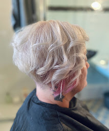 Photo n°22 de DelSiSwa - coiffure à domicile à Fargues-Saint-Hilaire (Salon de coiffure)