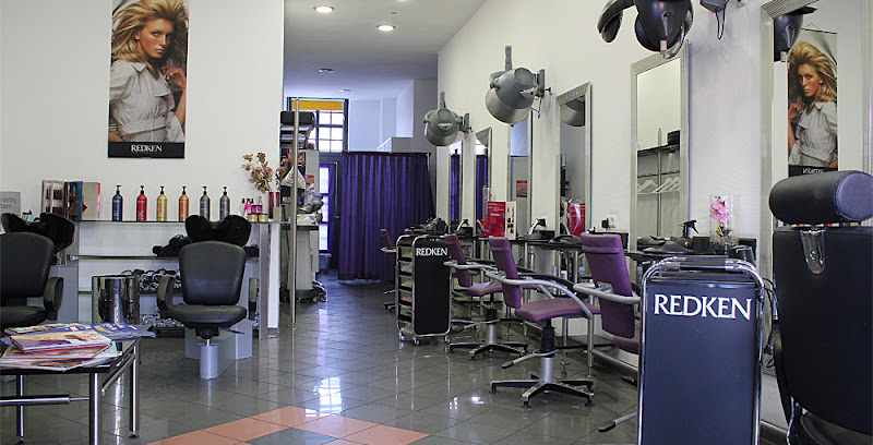 aktuell Friseur und Make-up Artist