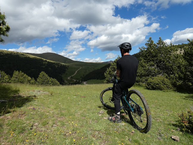 Opinii despre Naturland Bike Center în Sant Julià de Lòria - Complejo deportivo