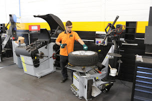 Photo n°4 de BestDrive Professionnels à Cherré-Au (Atelier de réparation pour poids lourds)