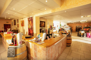 Photo n°8 de Les Vignerons de Tavel et Lirac (site de Lirac) à Saint-Laurent-des-Arbres (Attraction touristique)