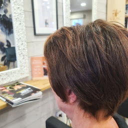 Photo n°4 de Un cheveu m'a dit à Ploudaniel (Salon de coiffure)