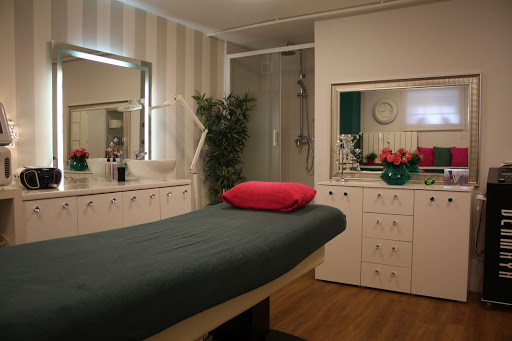 Szmaragdowy Blask Imperium Pięknego Ciała