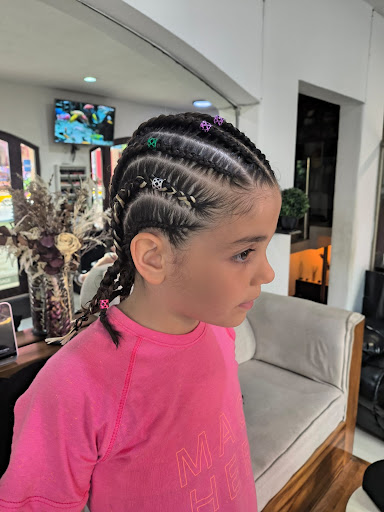 Masajes y lashes by Magic Moments Spa