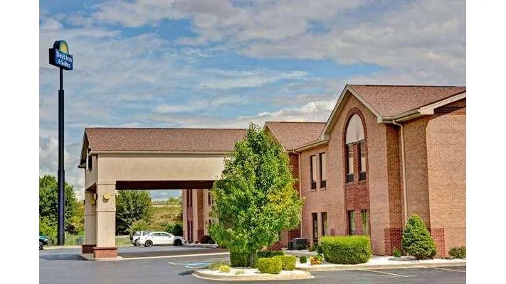 Days Inn & Suites by Wyndham Louisville SW