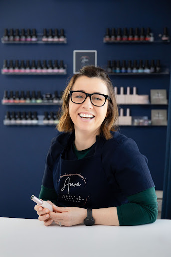 Aura Nails & Spray Tan Studio