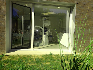 Photo n°11 de Docteur Édouard Kornyeli à Fournes-en-Weppes (Dentiste)