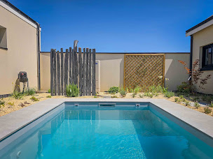 Photo n°3 de PISCINE PAYSAGE 44 & Piscines Carré Bleu à Nantes et Haute-Goulaine à Haute-Goulaine (Service d'élagage)