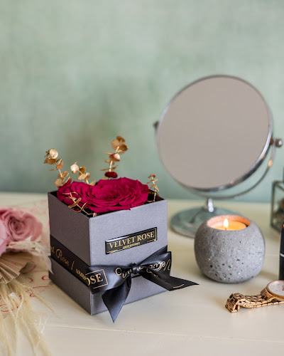 Velvet Rose Box - Flowers Delivery - Florist