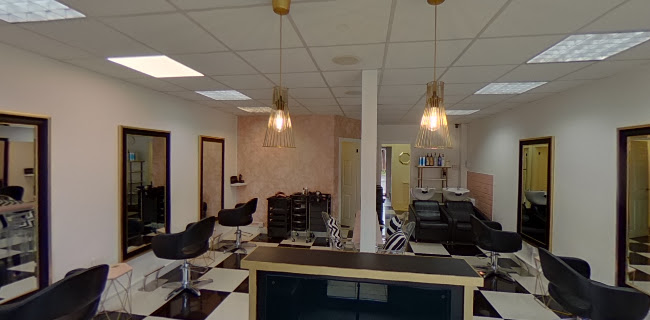 Reviews of Platinum (Hairdressers Beauty Salon Urmston Manchester) in Manchester - Barber shop