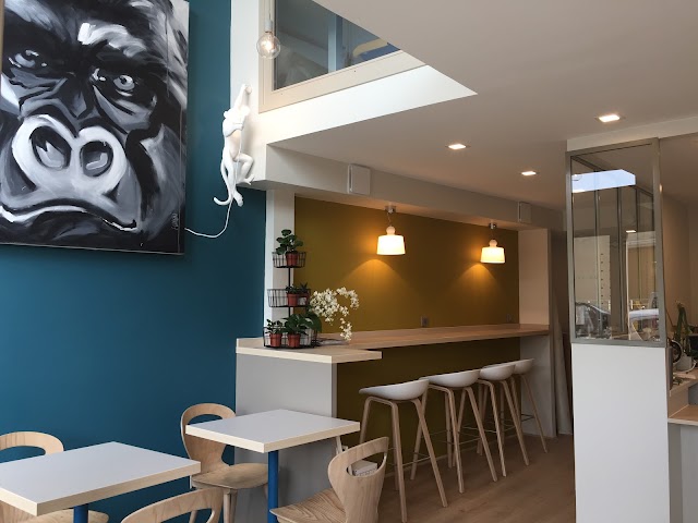 coworking & café en face de la piscine