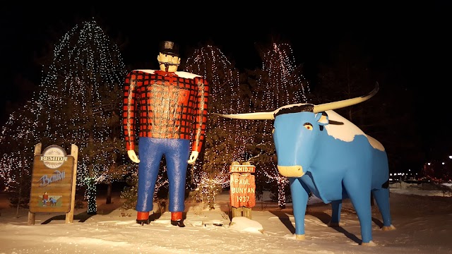 Paul Bunyan & Babe the Blue Ox Statues