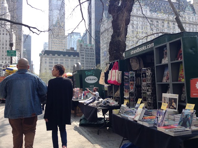 Strand Books Kiosk