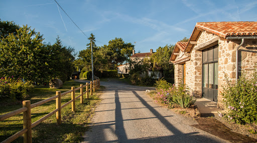 Photo de Camping Au Bois du Cé - Camping Puy du Fou 4 étoiles à Chambretaud (85500)