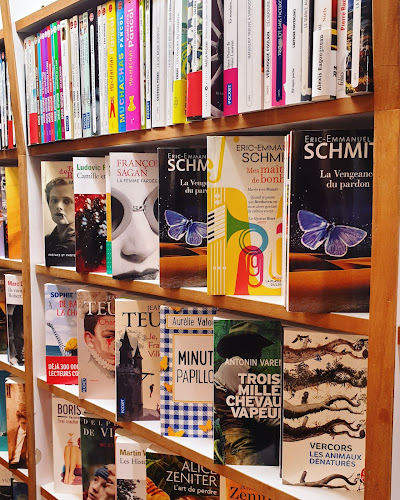 Comentarii opinii despre Librairie Un monde à soi