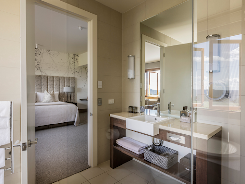 Spicers Peak Lodge by null